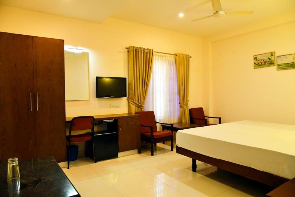 Hotel Chanakya Палаккад Экстерьер фото