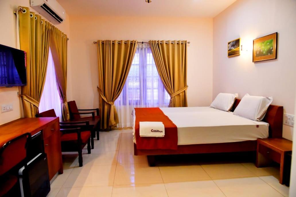 Hotel Chanakya Палаккад Экстерьер фото